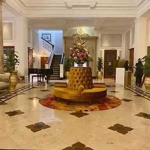 Taj Hotelapart, Taj Hotel